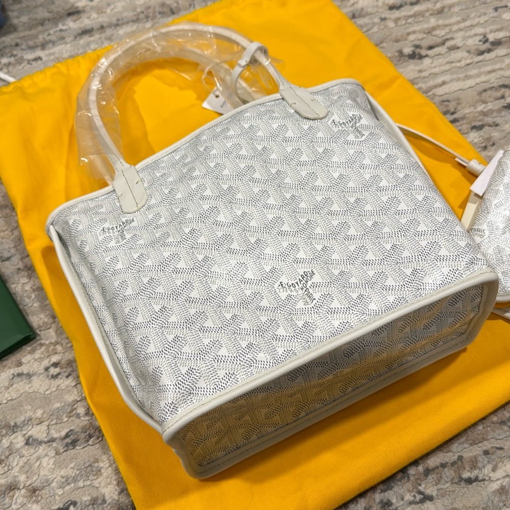 BNWT Goyard Anjou mini bag🤍🩶 - Picture 2 of 10